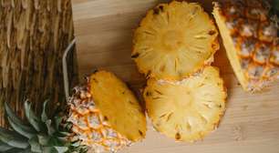 Casca de abacaxi com hortelã: veja como preparar a infusão e aproveitar a fruta