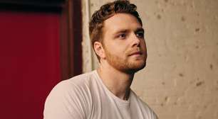 Alex Warren lança 'WILDCHILD', álbum inspirado no pai e na infância