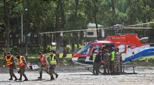Resgates continuam no Nepal; China suspende operações diante de risco de nova avalanche