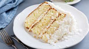 Bolo toalha felpuda: receita fácil e irresistível de coco