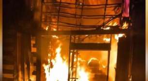 Incêndio destrói lojas e fecha centro comercial por tempo indeterminado em João Pessoa