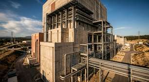 Um complexo de 80 metros e 440 mil toneladas foi construído para receber uma máquina que tenta reproduzir na Terra as reações de fusão que alimentam as estrelas