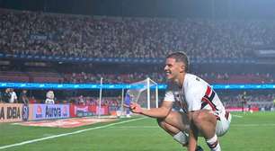 Gustavo Santana celebra primeiro gol no São Paulo à la Homem-Aranha