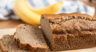 Tem banana madura em casa? Faça esse bolo proteico para o lanche da tarde