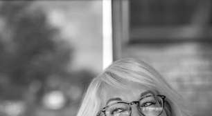 Lynn Painter: Escritora favorita das adolescentes fala sobre livros, personagens, abraços e Brasil