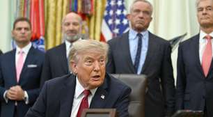 Trump avalia ataques limitados no Estreito de Ormuz, diz mídia