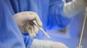 Policial denuncia abuso após acordar de cirurgia e encontrar funcionário com a mão em seu short