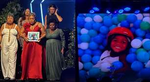 Mãe do menino Miguel carrega foto do filho durante celebração da formatura em Direito no Recife