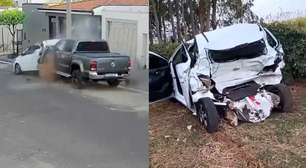 Caminhonete em alta velocidade atinge carro estacionado após desavença em SP