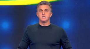 Famosa expõe relações cortadas com Luciano Huck: 'Por trás da máscara...'