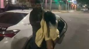 Travesti é presa sob suspeita de extorquir homem após encontro marcado por aplicativo no Rio