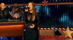 Kelly Clarkson encerra temporada com cover de 'Golden' de 'Guerreiras do K-pop' na TV