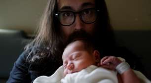 Nasce o primeiro neto de John Lennon, filho de Sean Ono Lennon