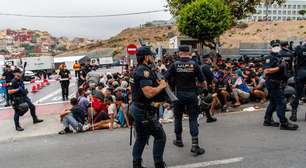 Na Espanha, crise de migrantes em Ceuta mobiliza ruas, gera embate político e atrito internacional