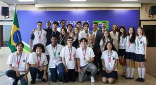 Após 19 medalhas no Japão, alunos do Cefet/RJ e Pedro II são recebidos no MEC