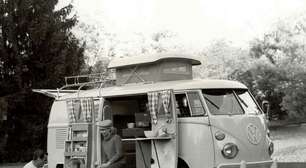 A camper não foi inventada pela Volkswagen: nasceu de um cliente que só queria uma cama e uma escrivaninha na van