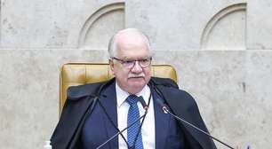 Fachin 'pula' André Mendonça em ordem de cumprimentos aos colegas do STF, mas se corrige