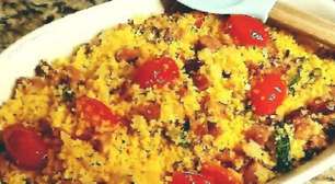Cuscuz nordestino temperado, reforçado, saboroso e fácil de fazer, perfeito para o seu café