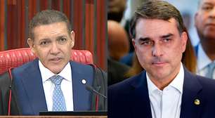 Por 4 a 3, TSE rejeita multa a Flávio por vídeo de Jair Bolsonaro feito com IA