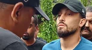 Alex Telles perde a paciência com torcedor do Botafogo