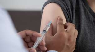 Vacina contra herpes zoster: entenda como ela age no corpo e quem deve tomar