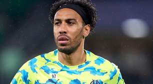 Aubameyang se aposenta do Gabão com amplas críticas ao governo do país