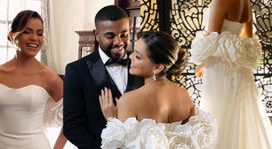 Vestido de noiva sereia com capa de flores bordada em musseline de seda: noiva de Davi Brito, Emilly Araújo aposta no romantismo em look de ensaio pré-wedding do casal; fotos
