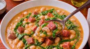 Sopa de feijão branco com calabresa: como deixá-la cremosa