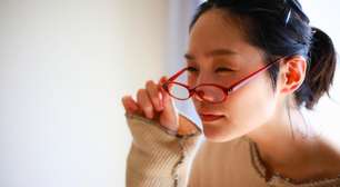 Apertar os olhos: hábito inofensivo ou alerta para problemas de visão?