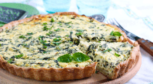 Sem ideia para o jantar de sexta-feira? Faça esta quiche de espinafre com queijo de cabra