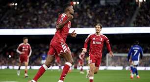 Liverpool bate o Ipswich e vence a primeira na Premier League