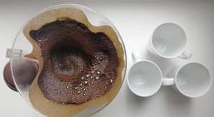A borra do café não precisa terminar no lixo, mas jogar direto no vaso pode ser o jeito errado de reaproveitá-la