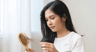Seu cabelo começou a cair após um período de estresse? Entenda o que pode estar acontecendo