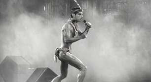 Johnnie Walker transforma o 'primeiro passo' de Ney Matogrosso no Rock in Rio de 1985 em campanha inédita