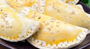 Pastel assado sem glúten e sem leite, com massa levinha e crocante para você rechear como quiser