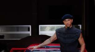 Lewis Hamilton faz entrada triunfal em Monza com Ferrari F40