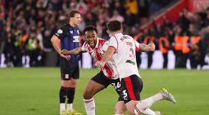 Ex-São Paulo faz golaço em jogo da segunda divisão da Inglaterra