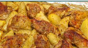 Frango assado com batata bem suculento e dourado, um prato principal perfeito para o seu almoço de domingo