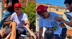 Nikolas Ferreira é atingido por ovo durante ato de campanha em MG