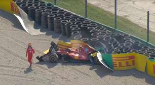 Leclerc bate na terceira volta e causa bandeira vermelha em Monza