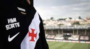 Ex-camisa 10 do Vasco guarda camisas de rivais, mas decidiu que duas delas não entram na parede de casa