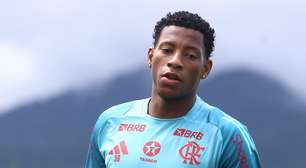 Plata se manifesta após negociação frustrada com clube russo e se diz '100% comprometido' com o Flamengo