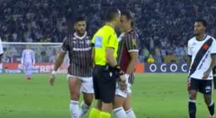 Juiz 'peita' Canobbio em clássico Fluminense x Vasco