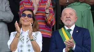 Janja da Silva usa vestido bordado à mão de marca brasileira de R$ 2.360 em desfile de 7 de Setembro