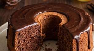Bolo de chocolate fofinho sem leite: receita com água e óleo