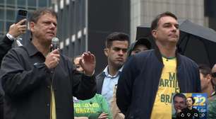 Tarcísio cobra resposta do STF sobre Moraes e ataca PT em ato na Paulista