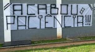Corinthians fecha rodada com motivos a lamentar dentro e fora de campo