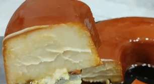 Pudim de iogurte natural com leite condensado cremoso e fácil, uma sobremesa leve e divina
