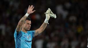 Fábio alcança feito histórico e sobe em ranking do Fluminense