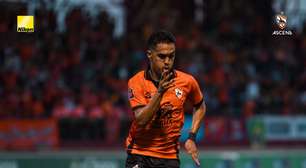 Após título no Brasil, Douglas Souza estreia com gol da vitória pelo Chiangrai United